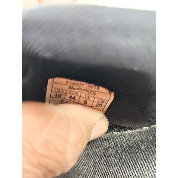 Brooks Men 10 Comfy footwear - Picture 2 of 13